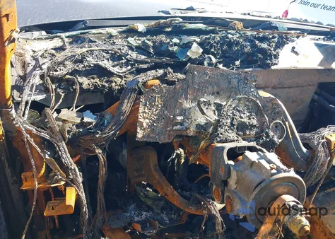 2012 GMC Yukon Xl 1500 Denali z USA, uszkodzony, nr VIN 1GKS2MEF8CR328360